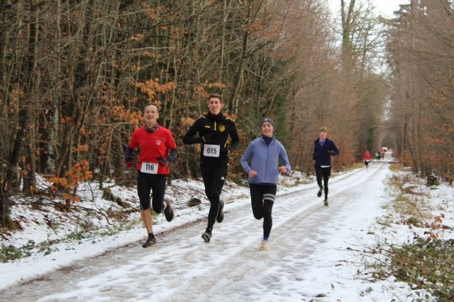 Auf glattem Parkett - Dreikönigslauf in Mauren trotzt dem Winter